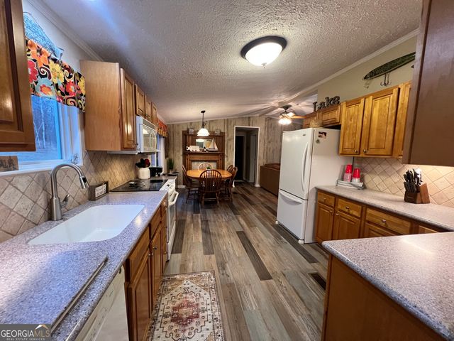 64 Bay Pt, Sparta, GA 31087