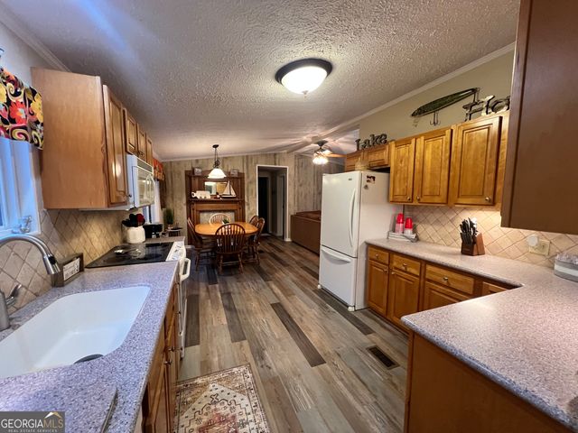 64 Bay Pt, Sparta, GA 31087