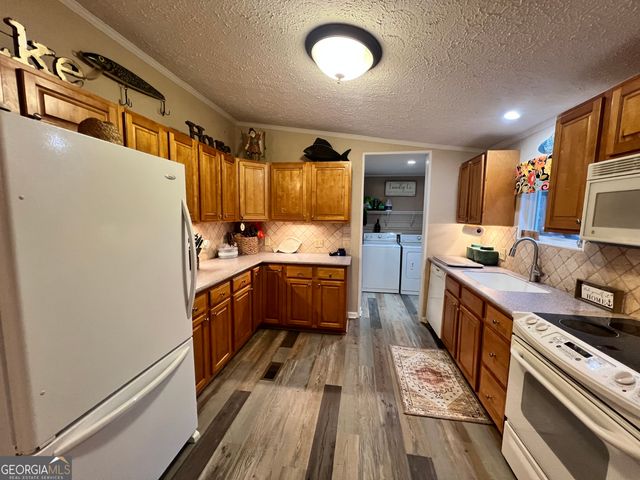 64 Bay Pt, Sparta, GA 31087