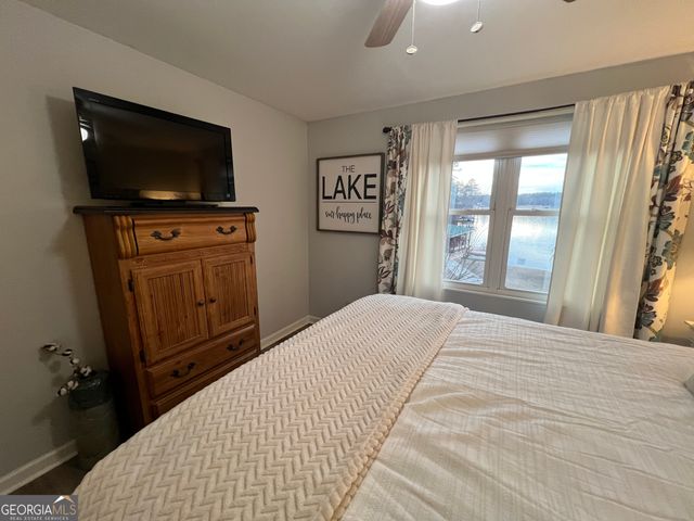 64 Bay Pt, Sparta, GA 31087