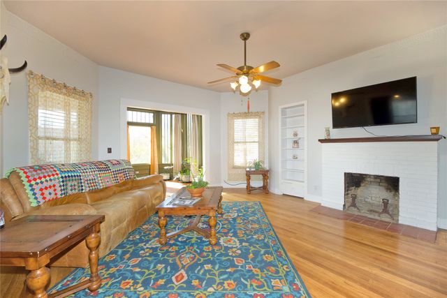 213 CLEMENTS, Gainesville, TX 76240