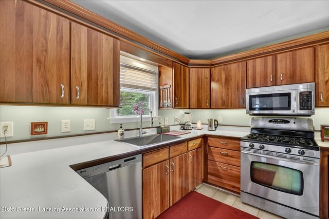 221 Kensington Road, East Lansing, MI 48823