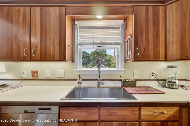 221 Kensington Road, East Lansing, MI 48823