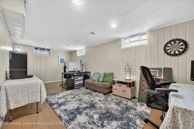 221 Kensington Road, East Lansing, MI 48823