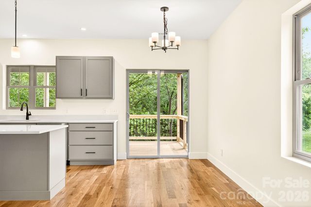 76 Jonestown Road, Asheville, NC 28804