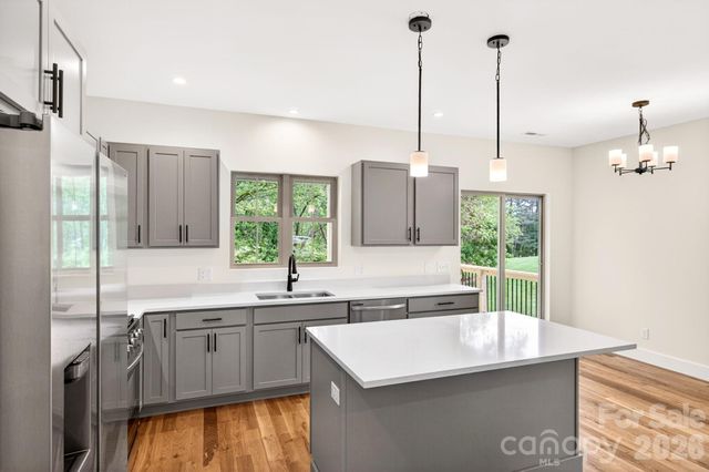 76 Jonestown Road, Asheville, NC 28804