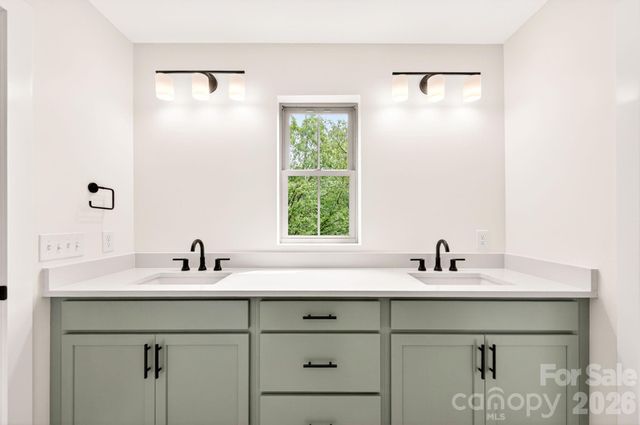 76 Jonestown Road, Asheville, NC 28804