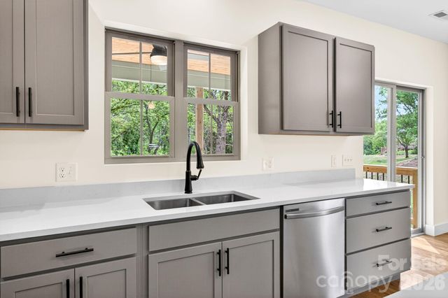 76 Jonestown Road, Asheville, NC 28804