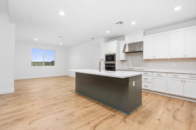 2729 S Jacques Court Lot1014, Visalia, CA 93277