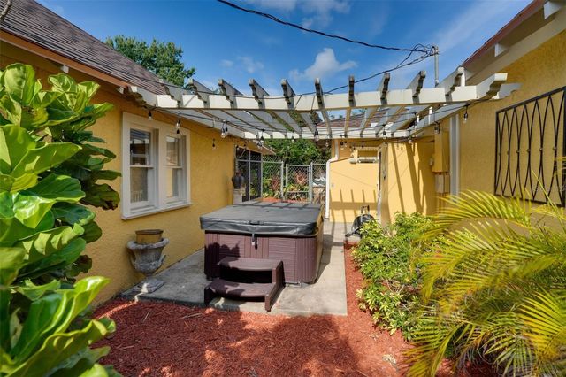 2390 SHERIDAN ROAD, Mount Dora, FL 32757