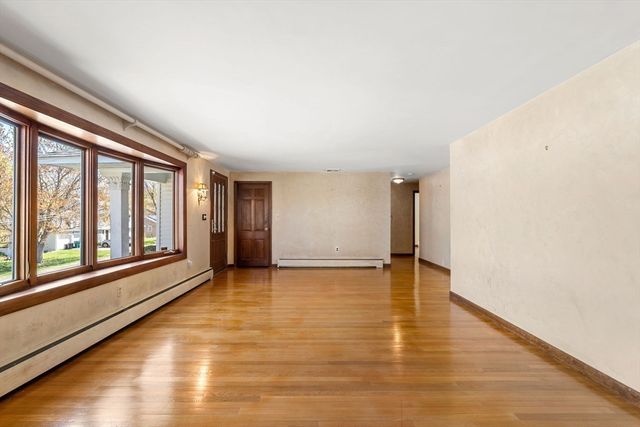 105 Starr Ave, Lowell, MA 01852