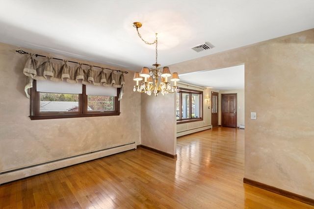 105 Starr Ave, Lowell, MA 01852