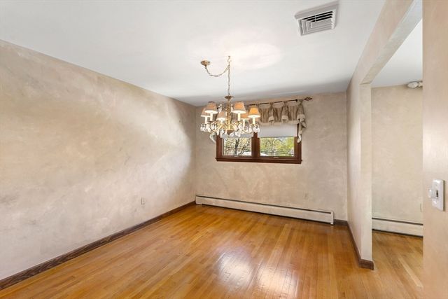 105 Starr Ave, Lowell, MA 01852