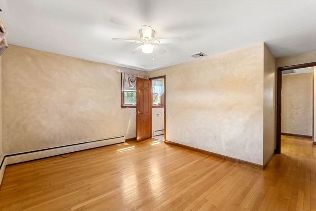 105 Starr Ave, Lowell, MA 01852
