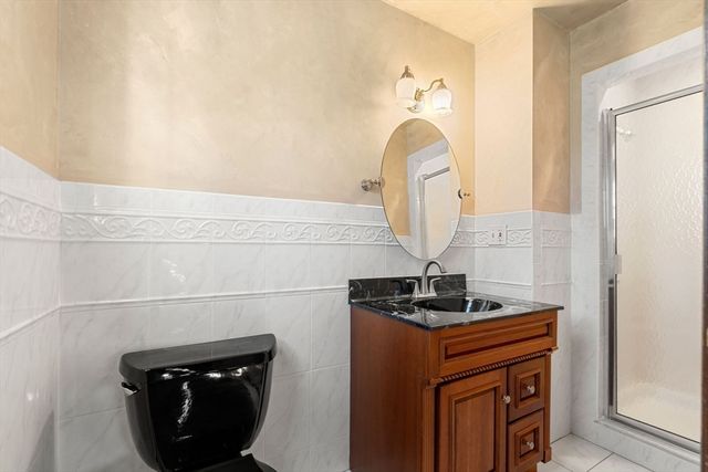 105 Starr Ave, Lowell, MA 01852