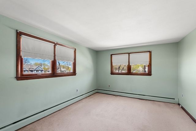 105 Starr Ave, Lowell, MA 01852