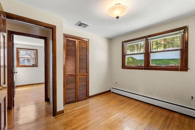 105 Starr Ave, Lowell, MA 01852