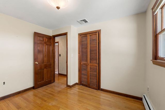 105 Starr Ave, Lowell, MA 01852