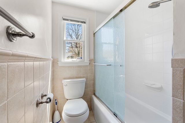 105 Starr Ave, Lowell, MA 01852