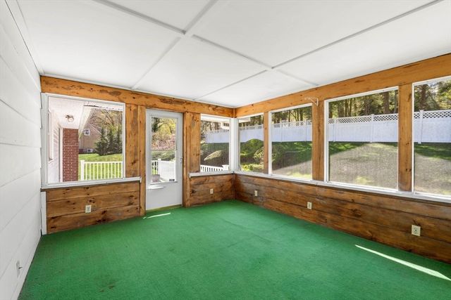 105 Starr Ave, Lowell, MA 01852