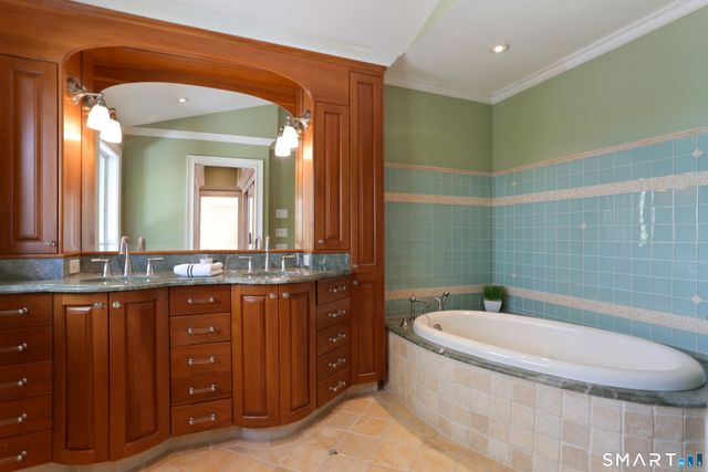 34 Shorehaven Road, Norwalk, CT 06855