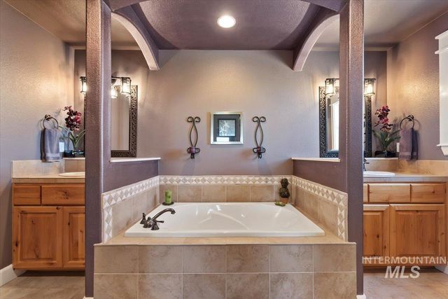 676 Kennedy Ct, Middleton, ID 83644