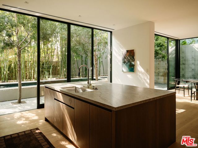 8850 Rosewood Avenue, West Hollywood, CA 90048