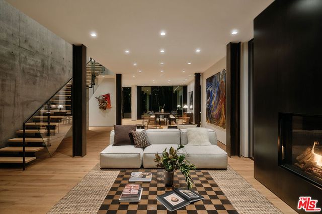 8850 Rosewood Avenue, West Hollywood, CA 90048