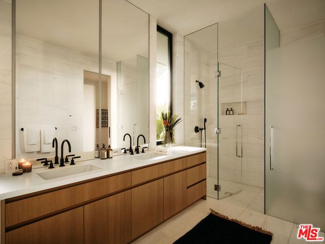 8850 Rosewood Avenue, West Hollywood, CA 90048