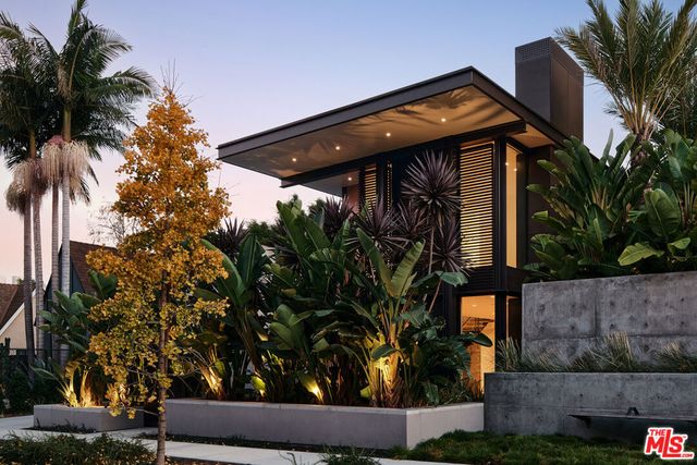 8850 Rosewood Avenue, West Hollywood, CA 90048