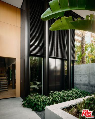 8850 Rosewood Avenue, West Hollywood, CA 90048