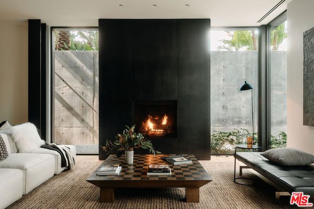 8850 Rosewood Avenue, West Hollywood, CA 90048