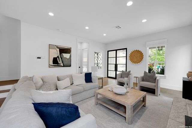 415 Ogrady, Boerne, TX 78006