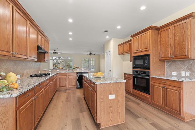 809 Armstrong DR, Georgetown, TX 78633