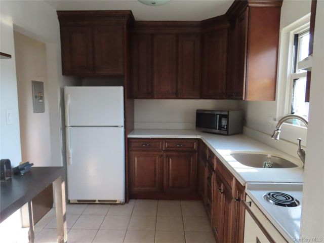 15 Harrison Avenue 70 H, Amityville, NY 11701
