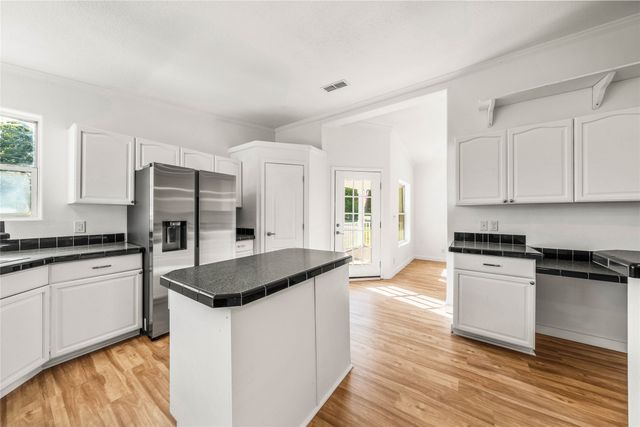 429 Eagle Ridge Road, Mcgregor, TX 76657