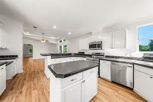 429 Eagle Ridge Road, Mcgregor, TX 76657