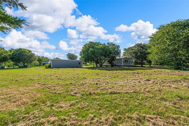 429 Eagle Ridge Road, Mcgregor, TX 76657