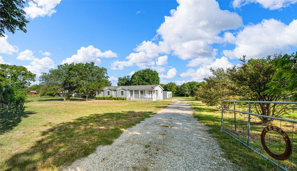 429 Eagle Ridge Road, Mcgregor, TX 76657
