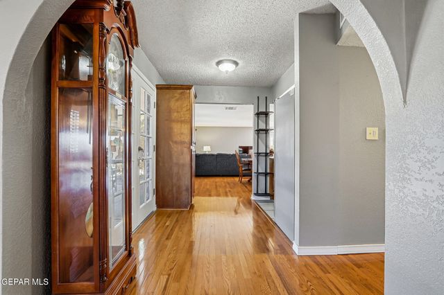 1758 ASTRONAUT Place, El Paso, TX 79936