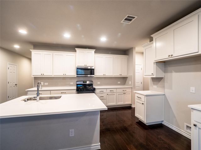 1320 Eagle Ray ST, Leander, TX 78641