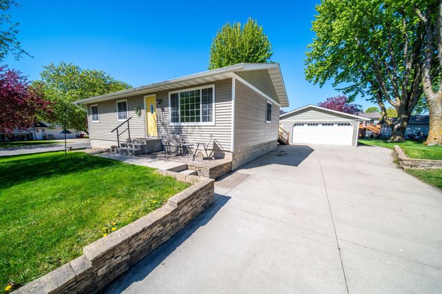 101 7th Avenue NE, Kasson, MN 55944