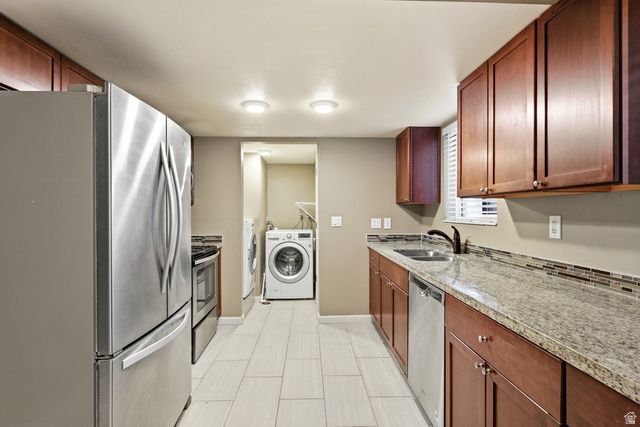 2569 E CANTERBURY LN, Cottonwood Heights, UT 84121