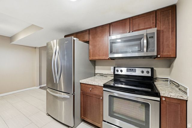 2569 E CANTERBURY LN, Cottonwood Heights, UT 84121