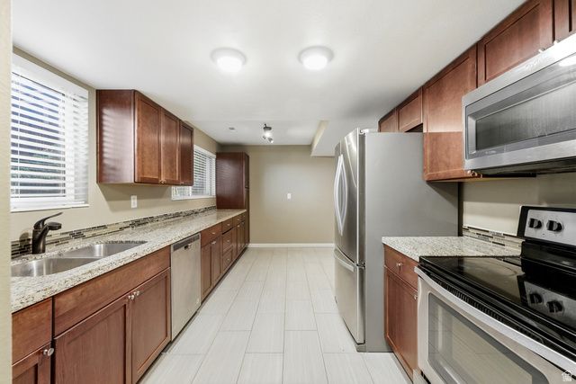 2569 E CANTERBURY LN, Cottonwood Heights, UT 84121