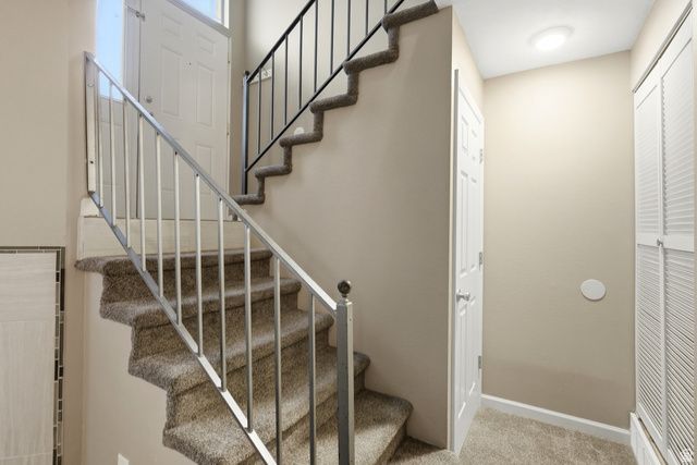 2569 E CANTERBURY LN, Cottonwood Heights, UT 84121