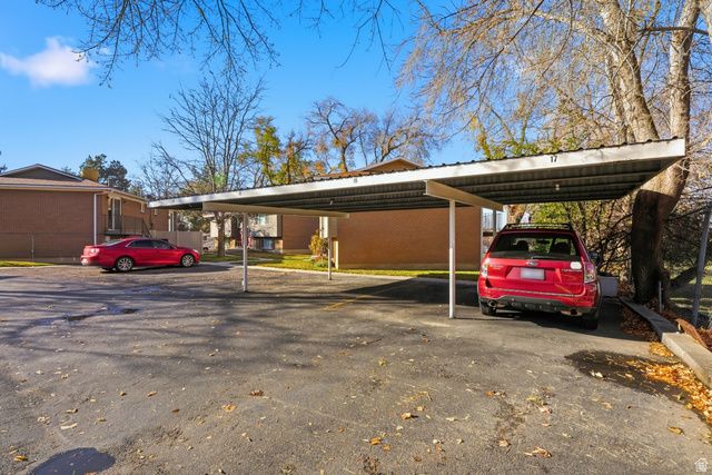 2569 E CANTERBURY LN, Cottonwood Heights, UT 84121