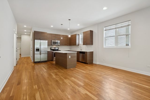 1956 W Ohio Street 1W, Chicago, IL 60622