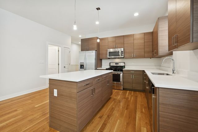1956 W Ohio Street 1W, Chicago, IL 60622