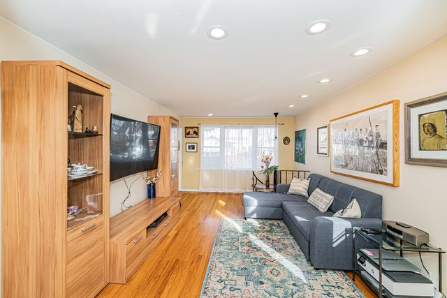 3254 N NAGLE Avenue, Chicago, IL 60634